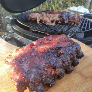SPARERIBS BBQ – RUM STYLE – THUIS IN DE TUIN