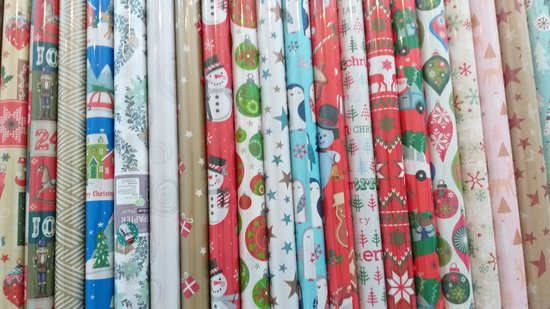 Kerstgeschenkpapier - 5 rollen - 70cm x 300cm - verschillende design - Afbeelding 3